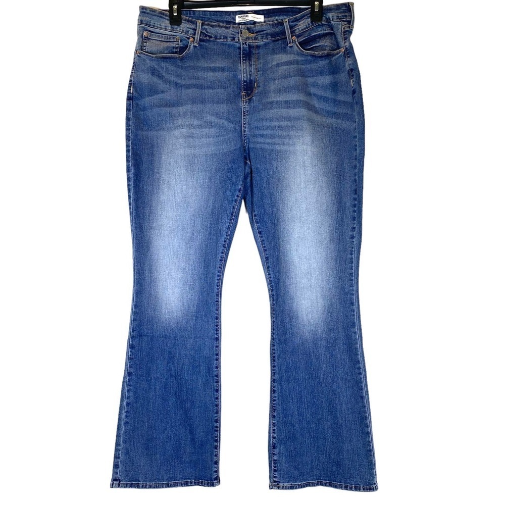 Signature Gold Levis Strauss Midrise Bootcut plus size 20M medium wash jeans